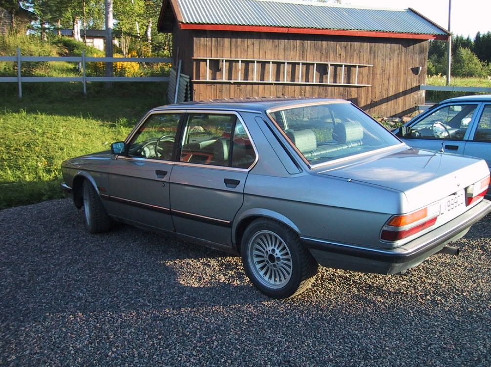 BMW525ea02.jpg