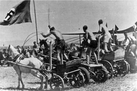 nazi-soldiers-having-fun-9.jpg picture by motonaris