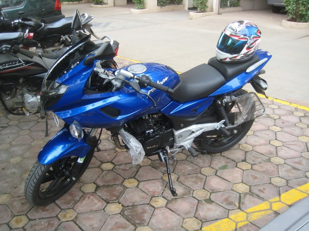 Pulsar+220s+black