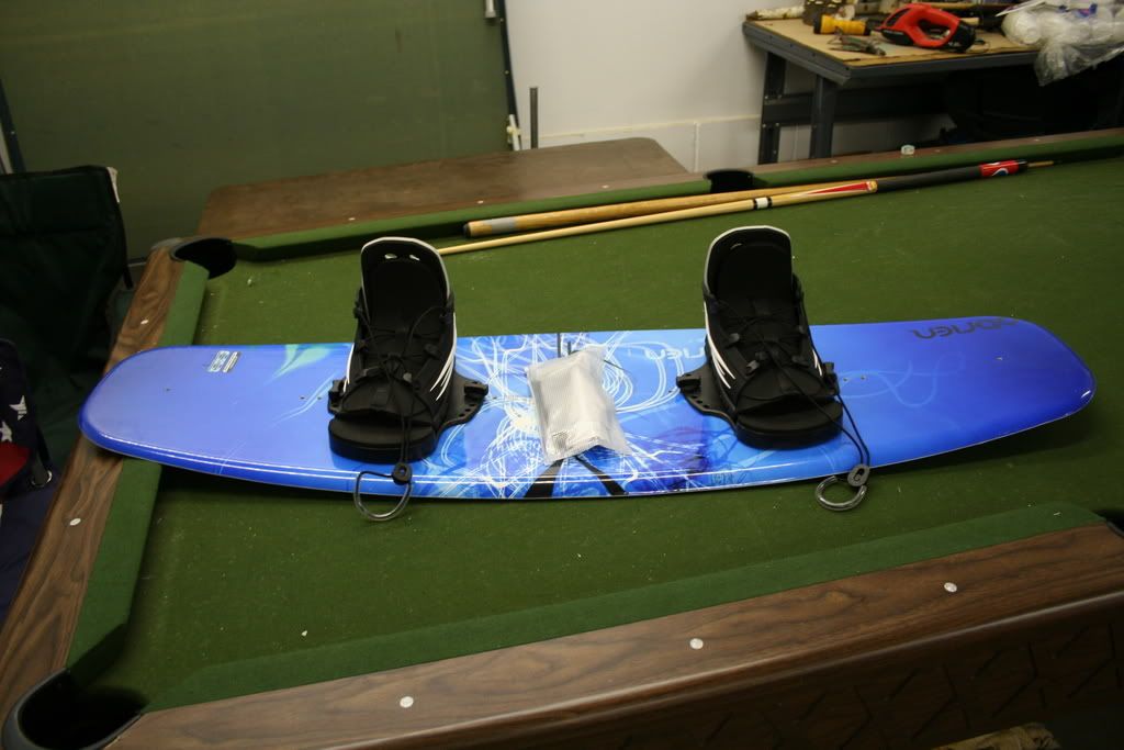 http://i190.photobucket.com/albums/z167/Soccerman133/wakeboardforsale/IMG_0615.jpg