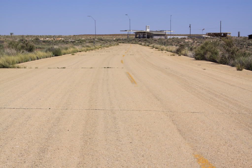 IMAGE: http://i190.photobucket.com/albums/z229/dwarrenr/Vacation%20out%20West/Route%2066/IMG_2814.jpg