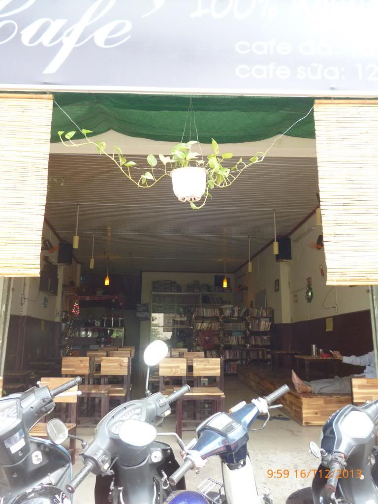 Sang quán café sách ở Hóc Môn - 1